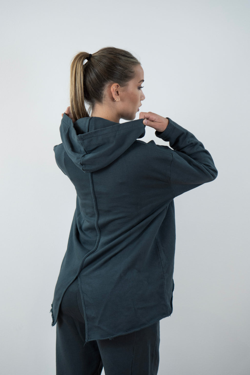 Felpa chiusa con cappuccio