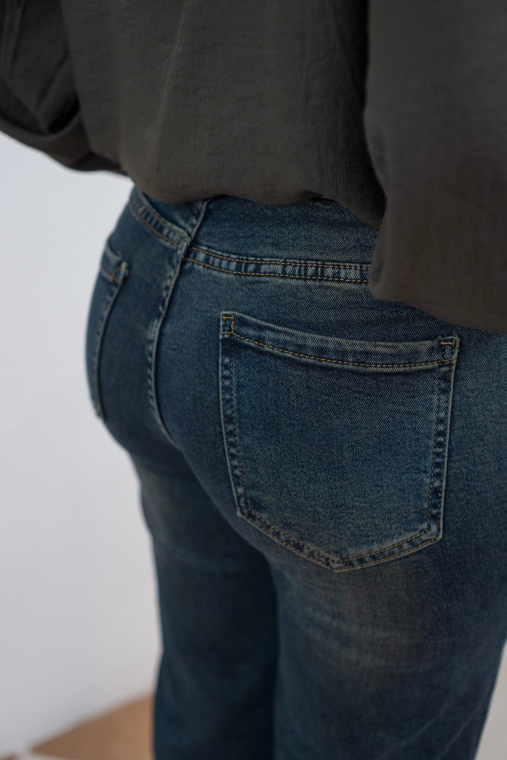 JEANS DRITTO CON RISVOLTO ALTO