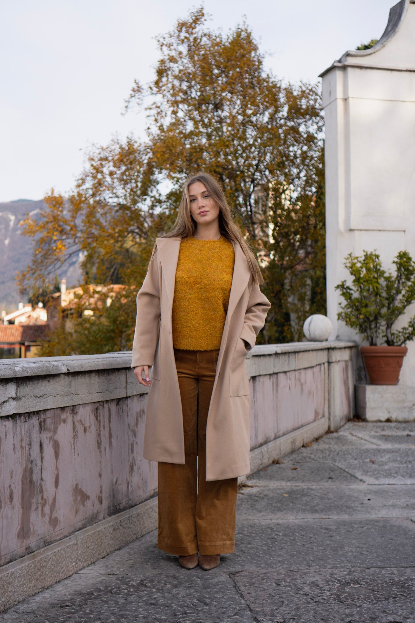 CAPPOTTO BEIGE CON BOTTONI