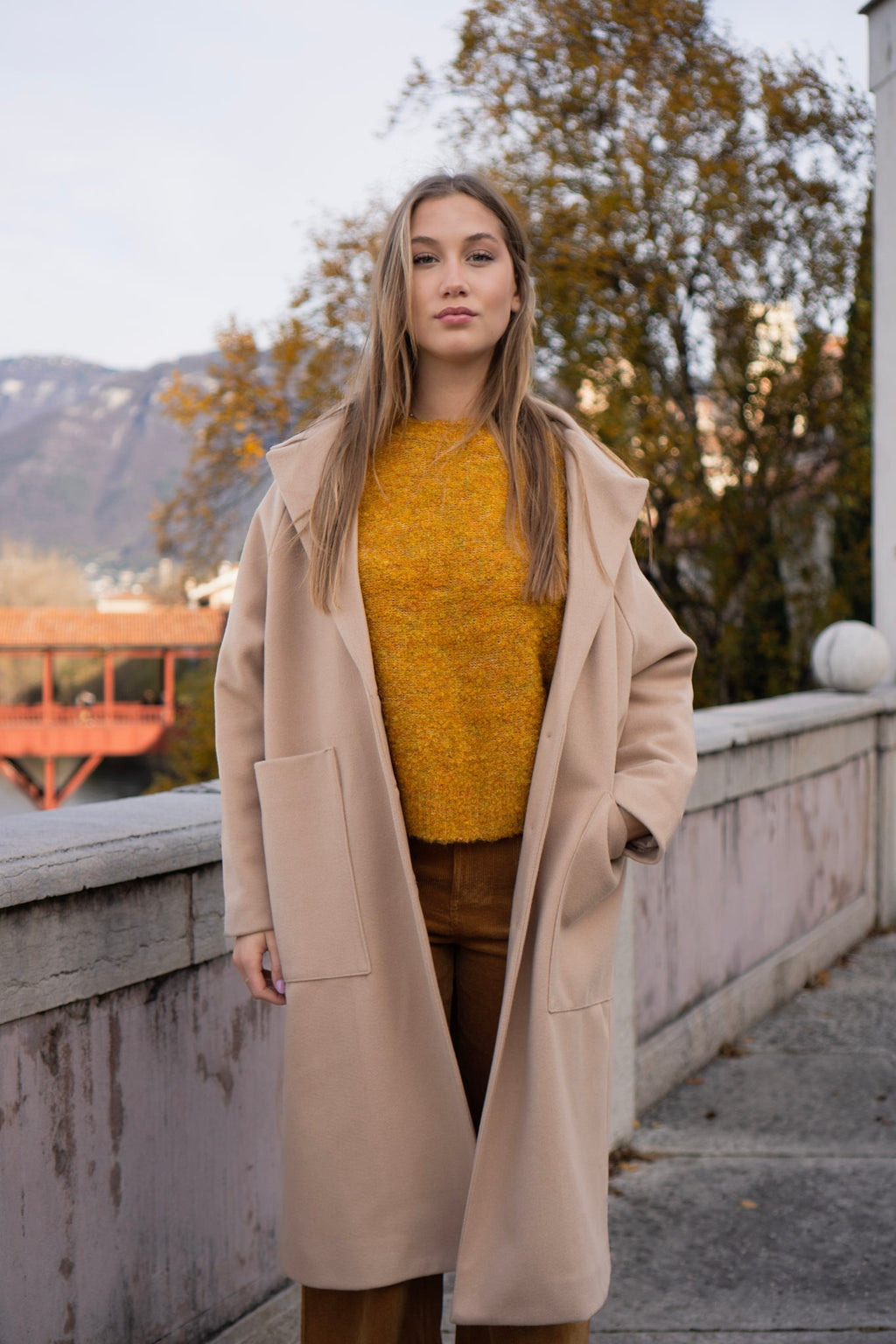 CAPPOTTO BEIGE CON BOTTONI