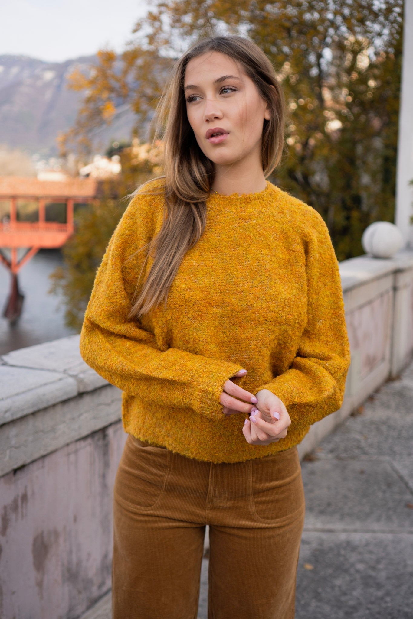 MAGLIONE NEI TONI DEL GIALLO