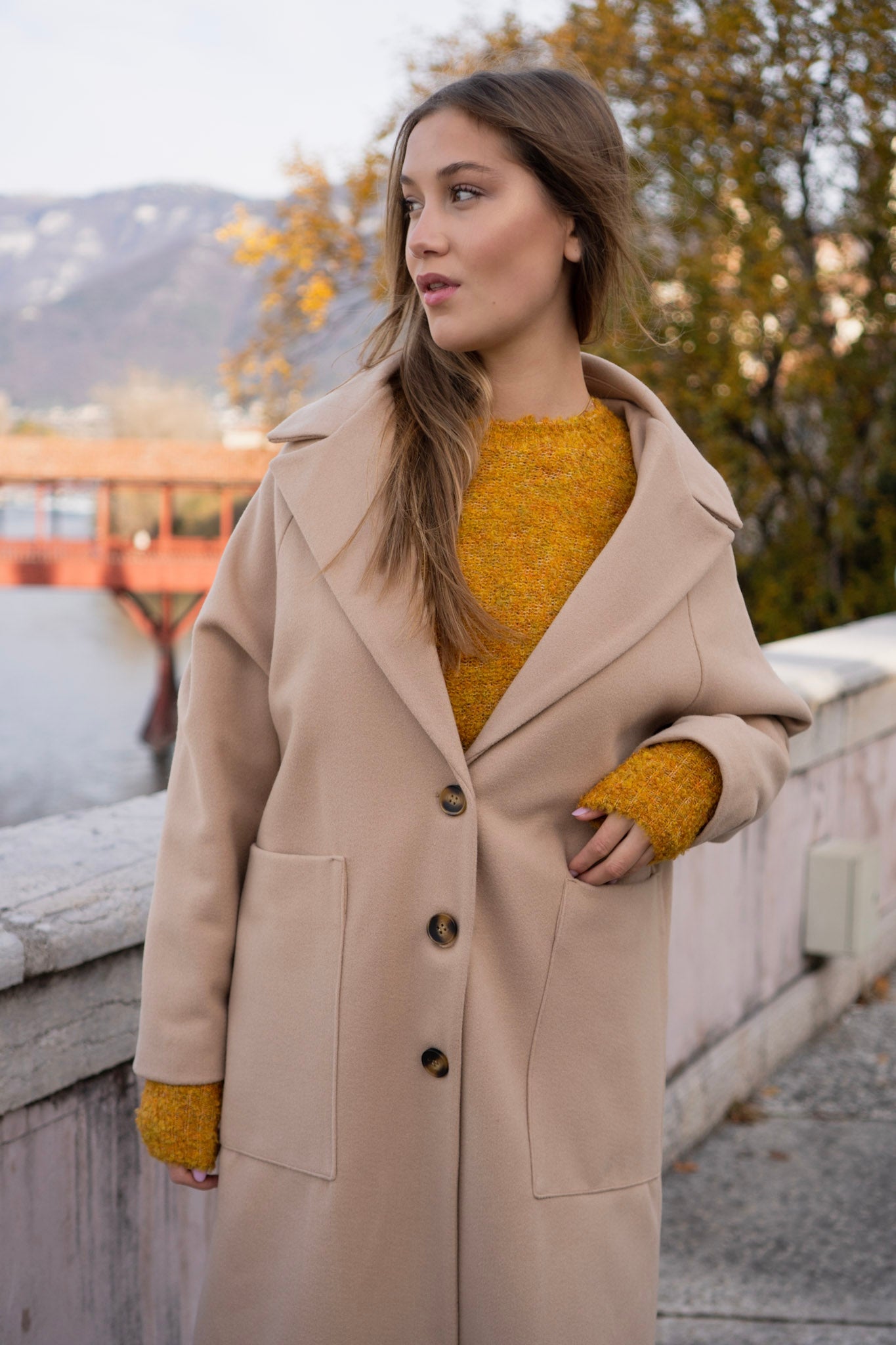 CAPPOTTO BEIGE CON BOTTONI